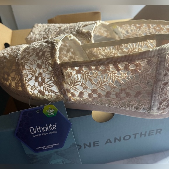 TOMS-White Floral Flats - Picture 2 of 4